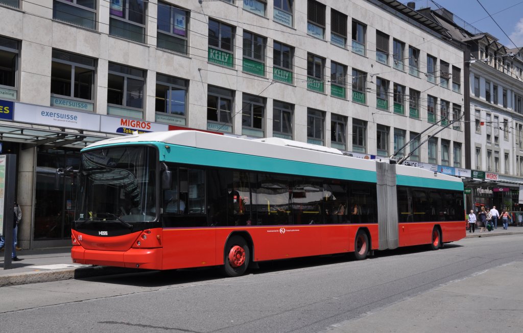 Hess Trolleybus mit der Betriebsnummer 60 auf der Linie 4 am Guisanplatz. Die Aufnahme stammt vom 24.05.2012.