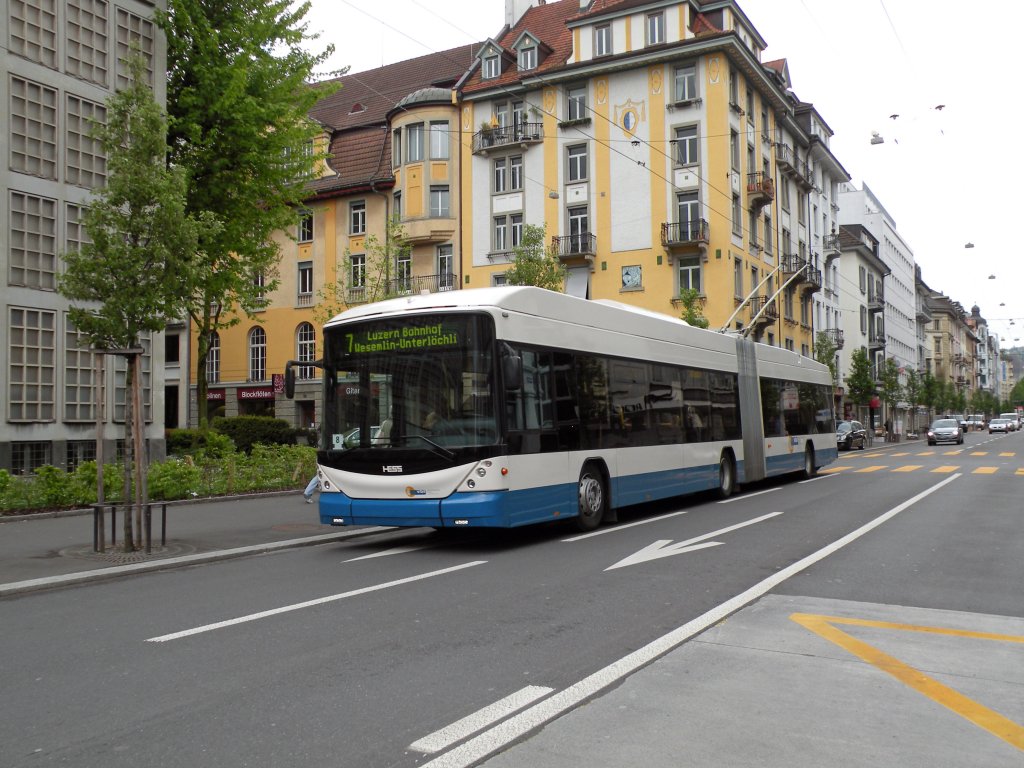 Hess Trolleybus in der Pilatusstrasse auf der Linie 7. Die Aufnahme stammt vom 04.05.2010.