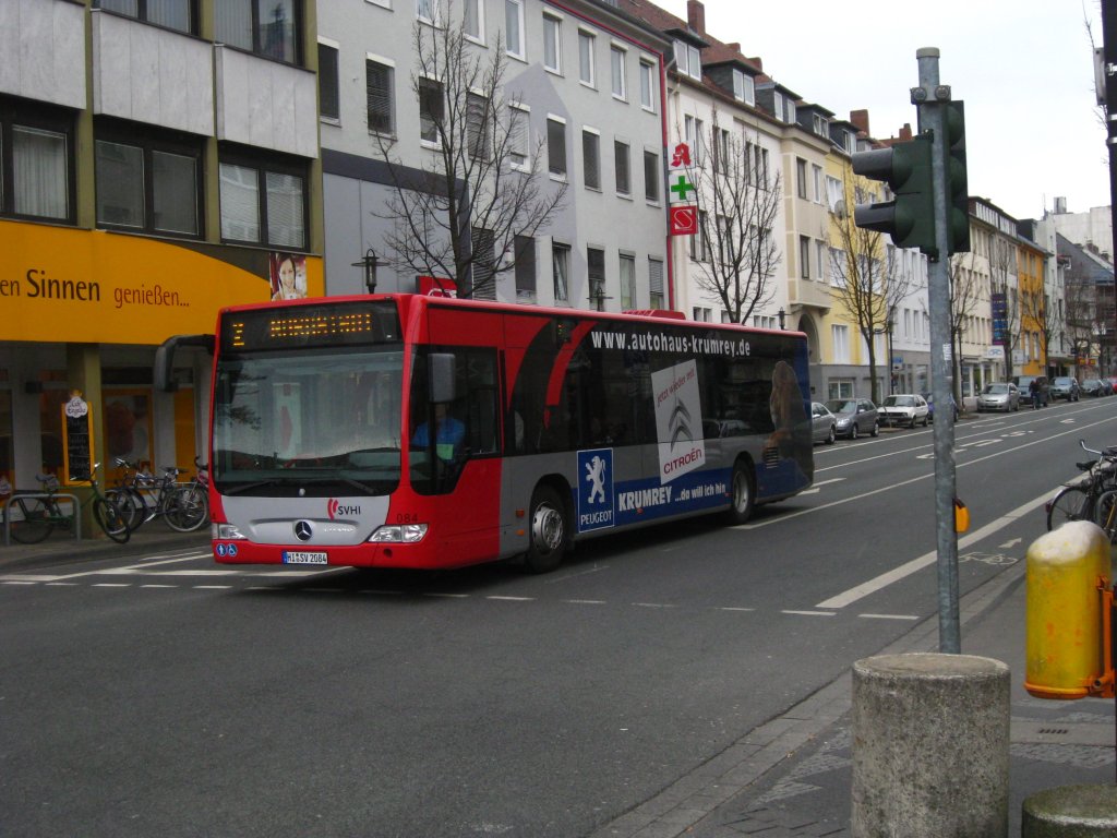 HI-SV 2084 (Stadtverkehr Hildesheim GmbH) an der Bahnhofsallee in Hildesheim. Hier mit neuer Werbung fr das Autohaus Krumrey.