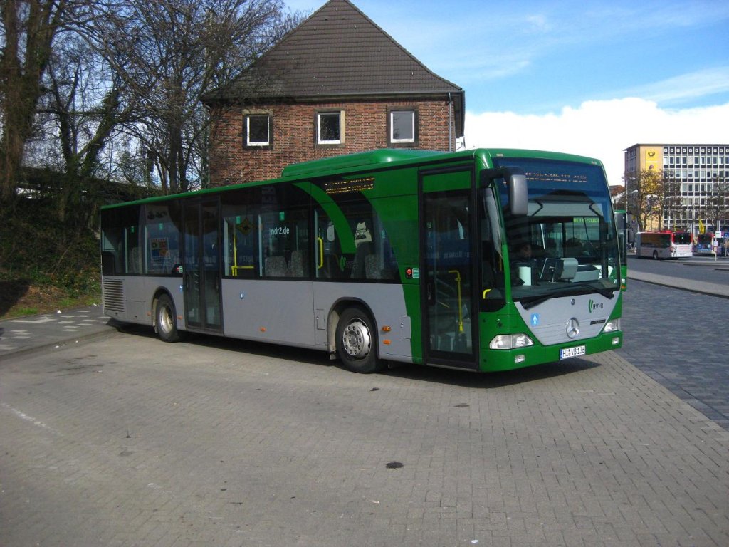 HI-VB 136 (Regionalverkehr Hildesheim GmbH) am ZOB in Hildesheim. Ebenfalls schon im neuen Design lackiert.