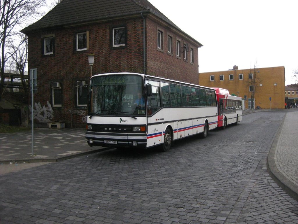 HI-VB 589 (Regionalverkehr Hildesheim GmbH) am ZOB in Hildesheim. Das Fahrzeug steht aufgrund seines Alters zeitnah zur Ausmusterung an (ex Regionalverkehr Hannover).