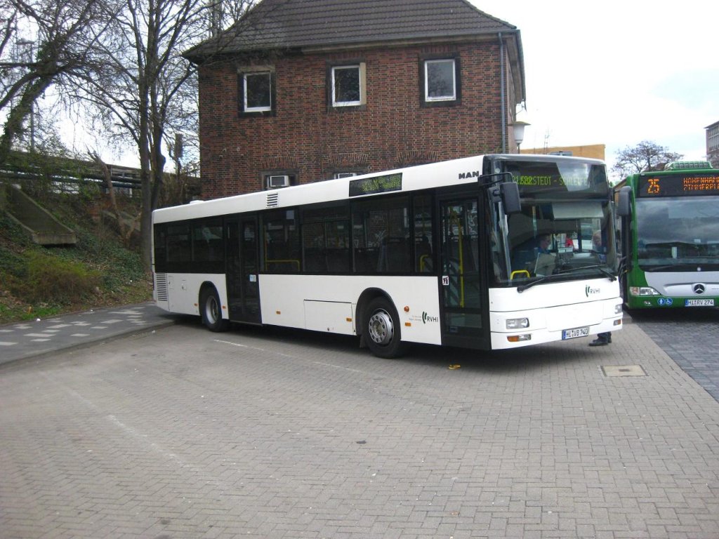 HI-VB 740 (Regionalverkehr Hildesheim GmbH) am ZOB in Hildesheim.