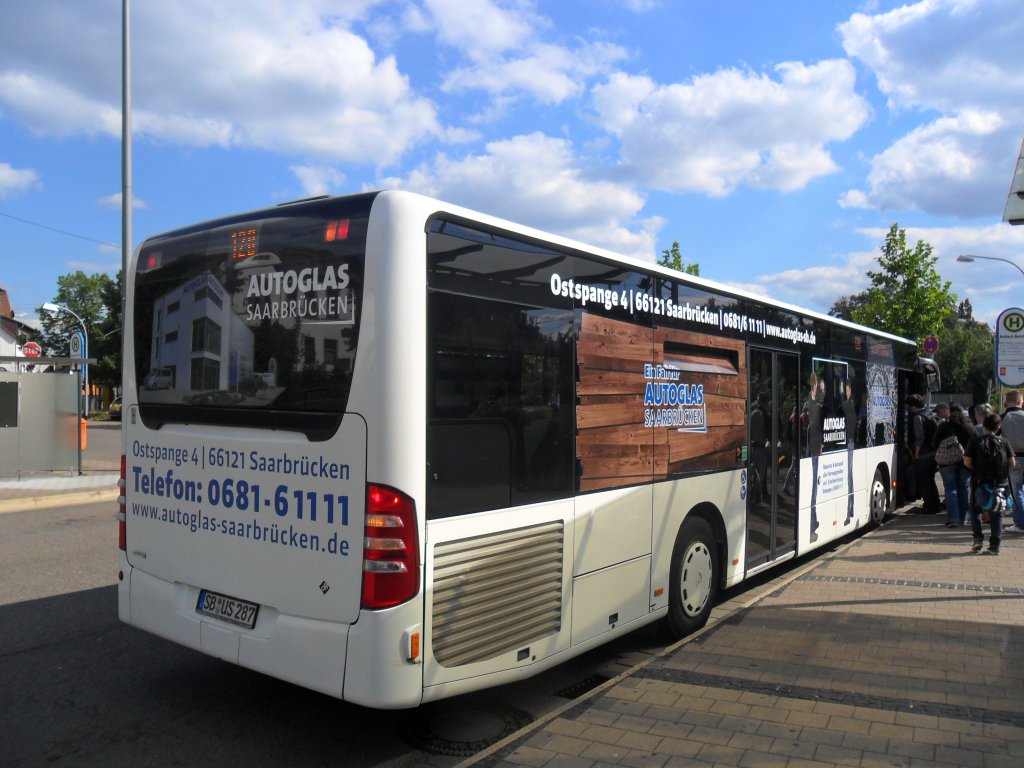 Hier ist ein Citaro Bus der Firma Saar Bus zu sehen. Der Bus hat eine neue Werbung erhalten. Aufgenommen habe ich das Foto auf dem Bus Bahnhof in Saarbrcken-Brebach. Das Foto habe ich im August 2011 gemacht.