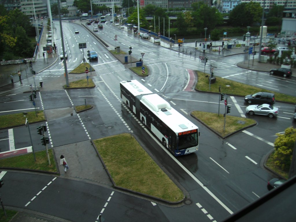 Hier ist ein Citaro Erdgas Bus zu sehen. Die nchste Haltestelle ist Saarbrcken Rathaus. Auch dieses Foto habe ich am 22.07.2010 gemacht.
