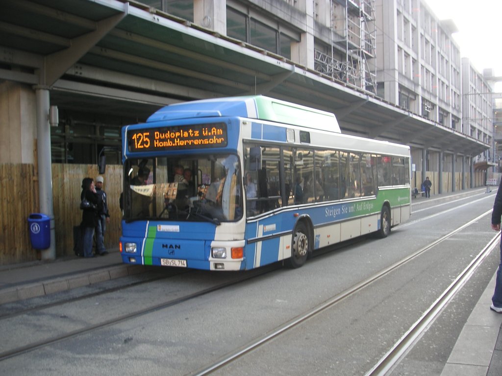Hier ist ein MAN Bus zu sehen. Die Aufnahme war am 17.04.2010 in Saarbrcken am Hauptbahnhof.















