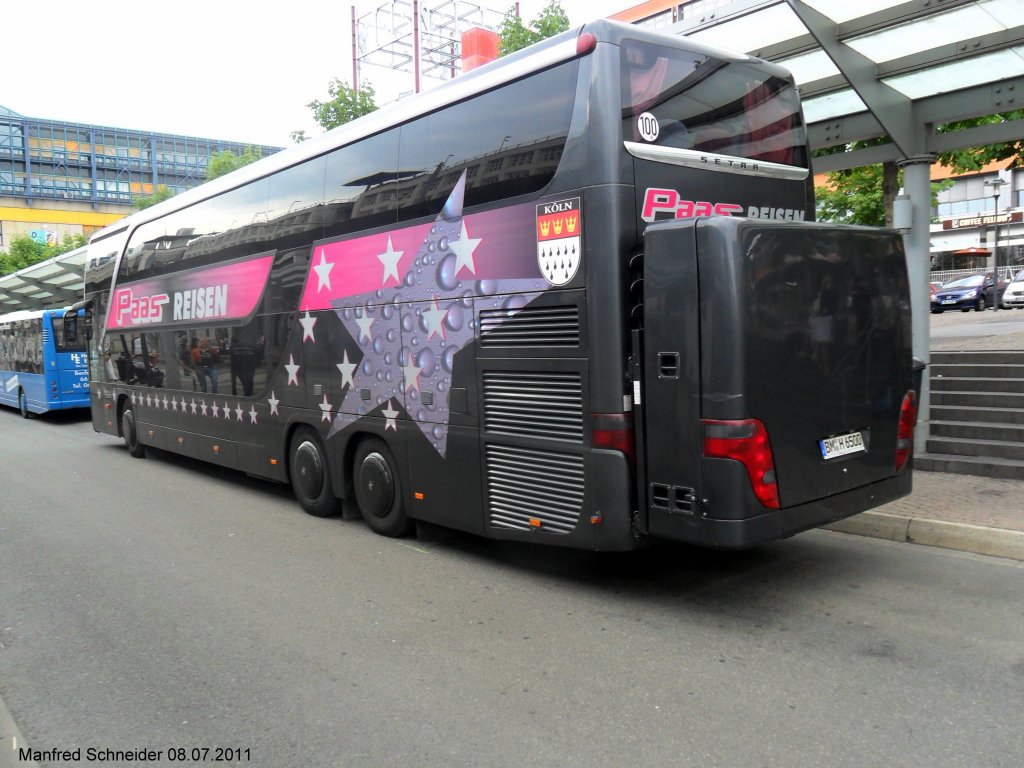 Hier ist ein Setra Reisebus zu sehen. Aufgenommen habe ich das Foto am 08.07.2011 am Hauptbahnhof in Saarbrcken.