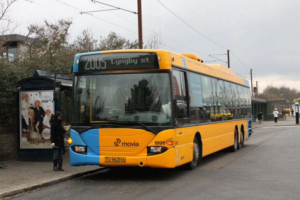 Hier der Express-bus (200S) am Bahnhof Rdovre.  