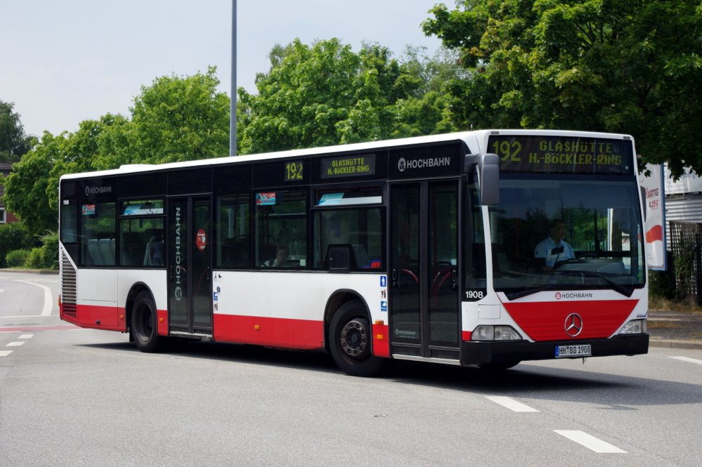 Hocbahn 1908 am 12.Juli 2010 auf der Linie 192 am Glashtter Markt 
