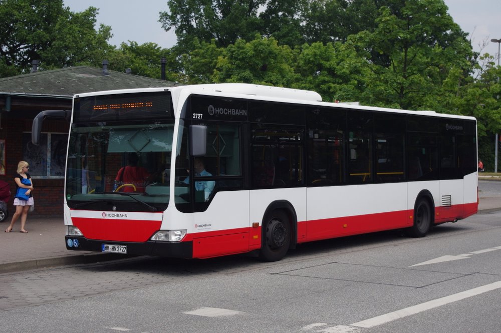 Hocbahn 2727 am 12.Juli 2010 von der Linie 178 komment am Glashtter Markt