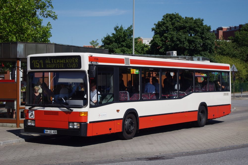 Hochbahn 1708 am 19.Juli 2010 an der Haltestelle S Wilhelmsburg