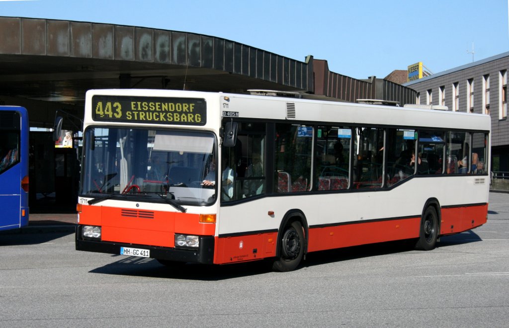 Hochbahn 1711 (HH GC 411).
Hamburg Harburg ZOB, 17.6.2010.