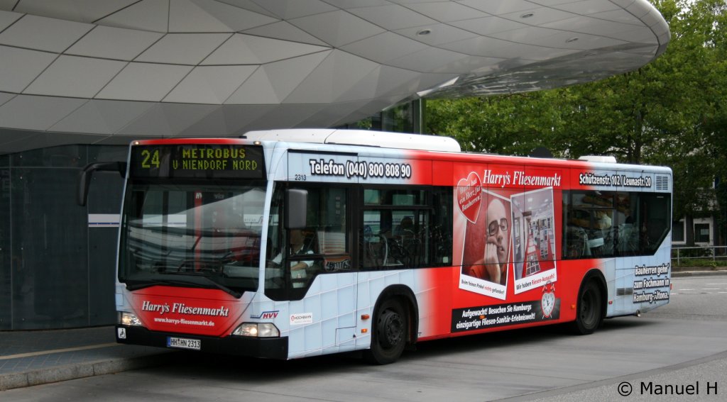 Hochbahn 2313 (HH HN 2313) mit Werbung fr Harrys Fliesenmarkt.
Aufgenommen am ZOB Poppenbttel, 2.9.2010.