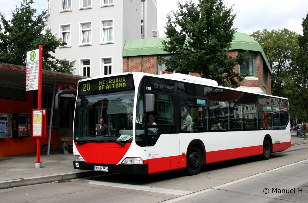 Hochbahn 2318 (HH HN 2318).
Aufgenommen am Eppendorf Markt, 21.8.2010.
