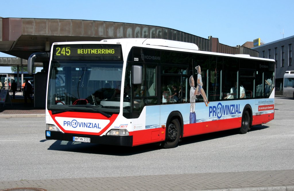 Hochbahn 2333 (HH HN 2333) mit Werbung fr die Provinzial Versicherung.
Hamburg Harburg ZOB, 17.6.2010.