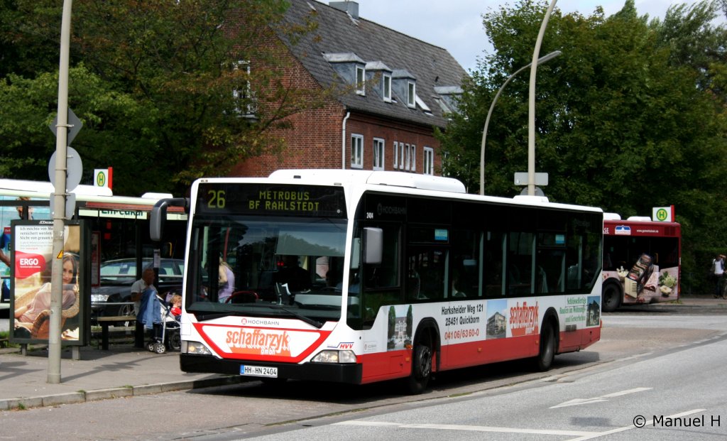 Hochbahn 2404 (HH HN 2404).
Der Bus machtr Werbung fr Schaffarzky.
Aufgenommen in Alsterdorf, 21.8.2010.