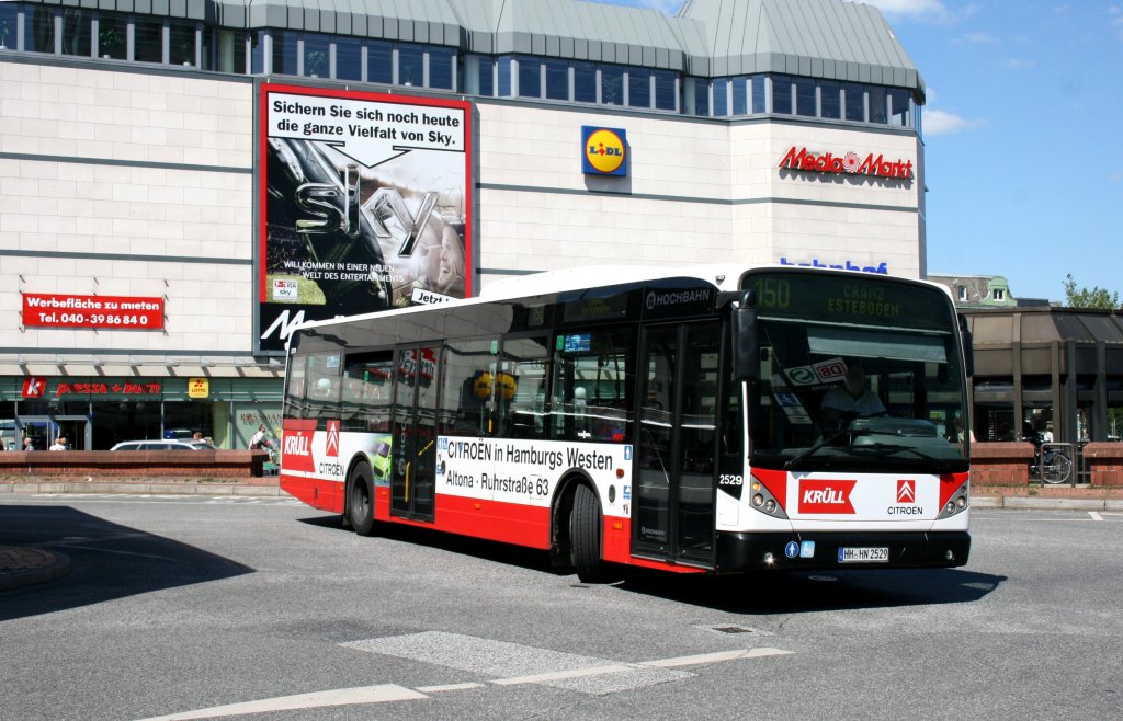 Hochbahn 2529 (HH HN 2529) mit Werbung fr Citroen Krll.
Hamburg Altona Bahnhof, 17.6.2010.