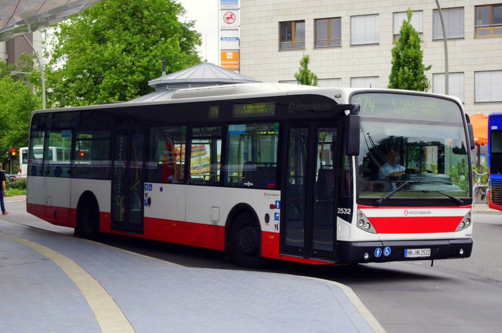 Hochbahn 2532 am 17.Juli 2010 auf der Busanlage Poppenbttel