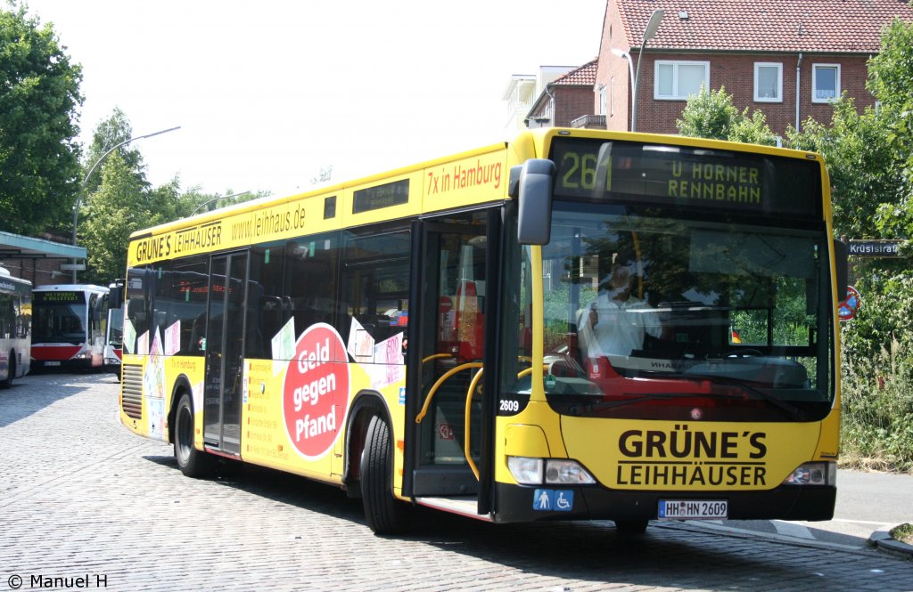 Hochbahn 2609 (HH HN 2609) macht Werbung fr Grnes Leihuser.
Hamburg Barmbek ZOB, 3.7.2010.