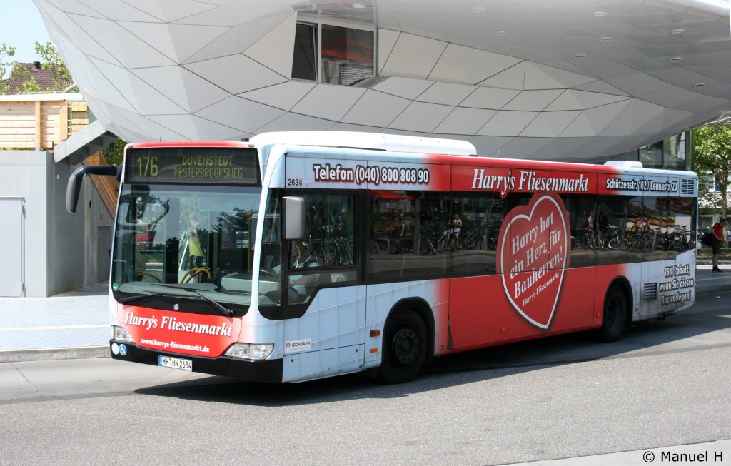 Hochbahn 2634 (HH HN 2634) macht Werbung fr Harrys Fliesenmarkt.
Hamburg Poppenbttel, 3.7.2010.