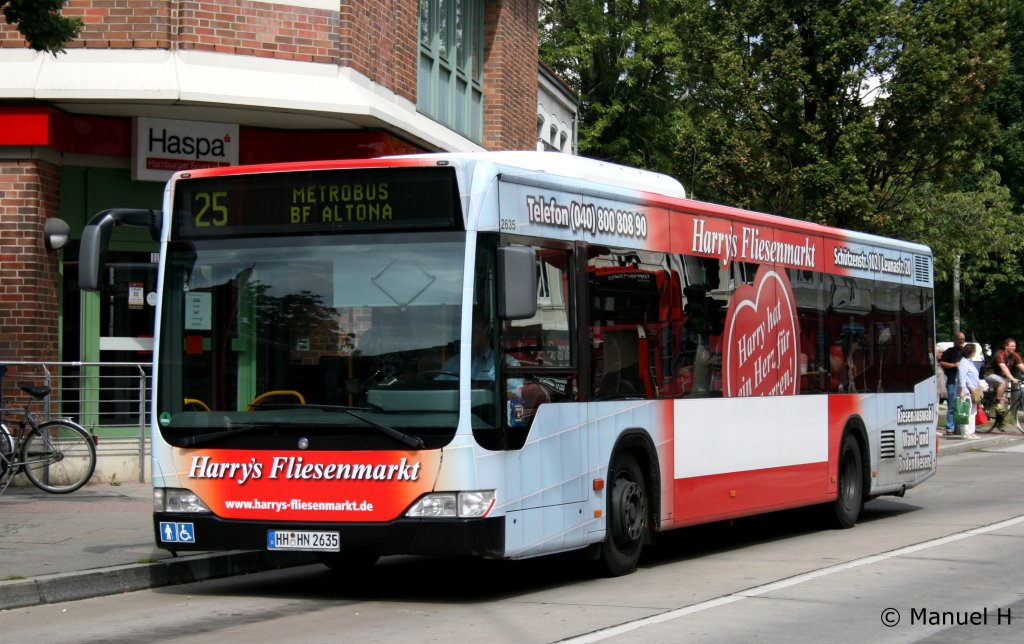 Hochbahn 2635 (HH HN 2635) macht Werbung fr Harrys Fliesenmarkt.

Aufgenommen am Eppendorf Markt, 21.8.2010.

