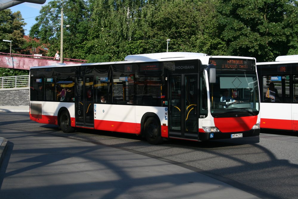 Hochbahn 2712 am 30.Juni 2010 in Poppenbttel auf der Busanlage