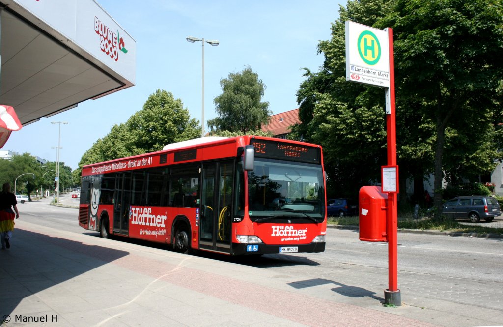 Hochbahn 2724 (HH HN 2724) macht Werbung fr Mbel Hffner.
Hamburg Langenhorn Markt, 3.7.2010.