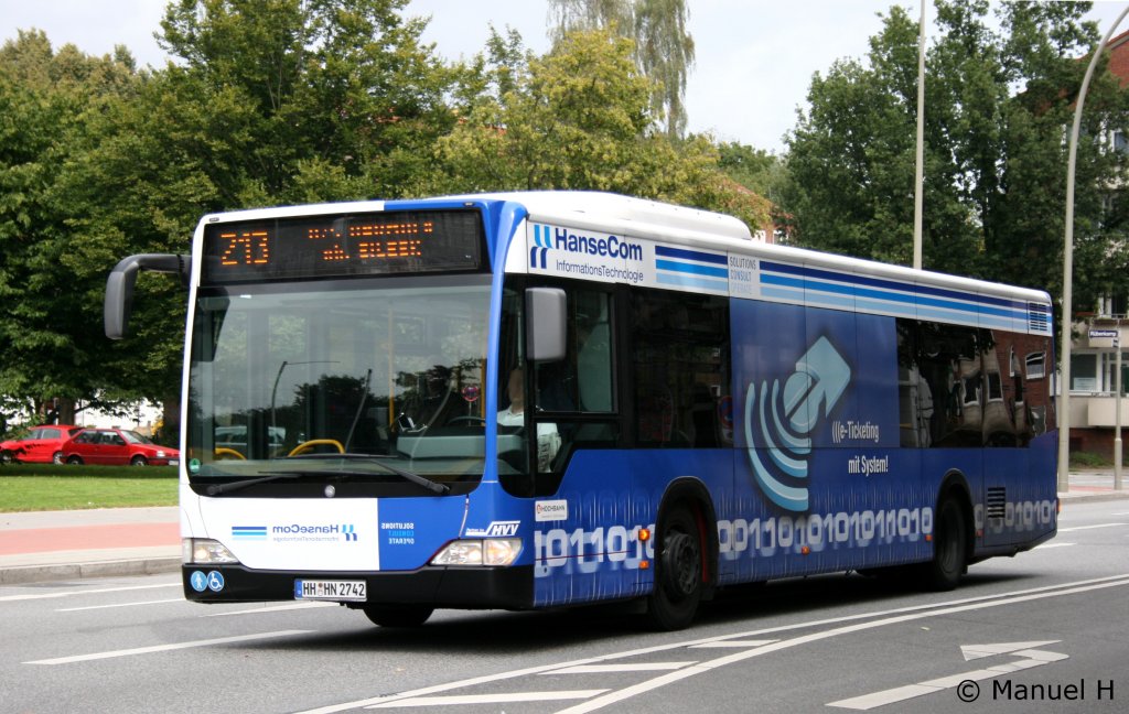 Hochbahn 2742 (HH HN 2742) mit Werbung fr HanseCom.
Aufgenommen am ZOB Barmbek, 2.9.2010.