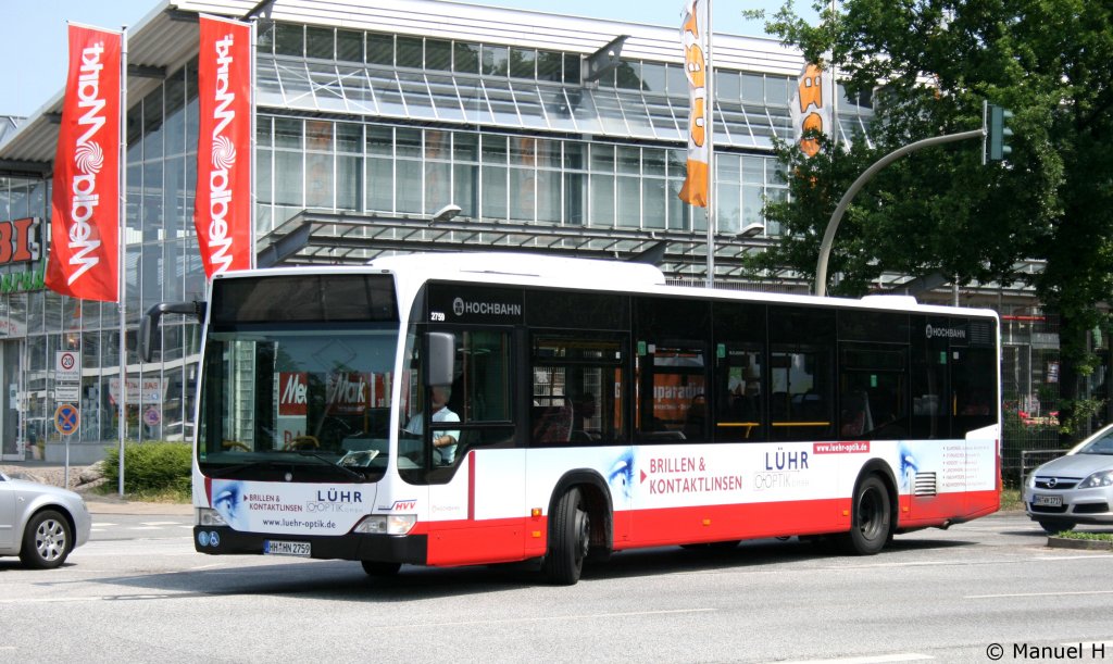 Hochbahn 2759 (HH HN 2759) mit Werbung fr Lhr Optik.
Hamburg, 3.7.2010.