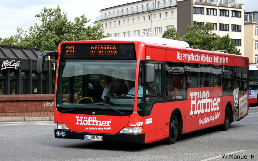 Hochbahn 2808 (HH HN 2808) macht Werbung fr Hffner.
Aufgenommen am ZOB Altona, 21.8.2010.
