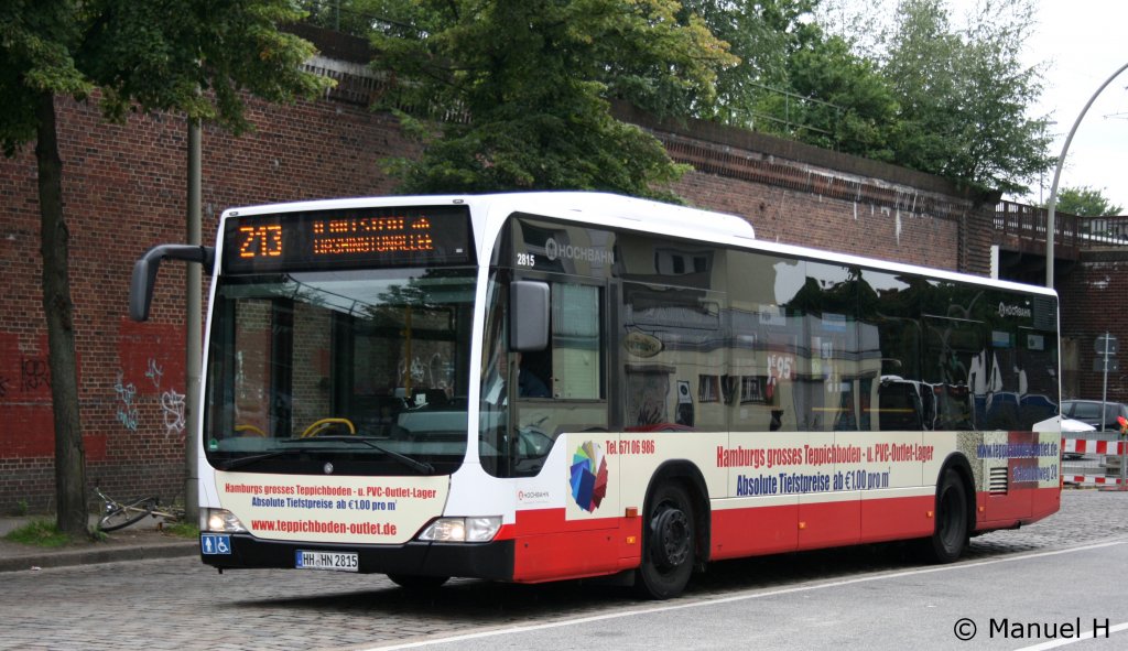 Hochbahn 2815 (HH HN 2815) mit Werbung fr Teppichboden-Outlet.
Aufgenommen am ZOB Barmbek, 2.9.2010.