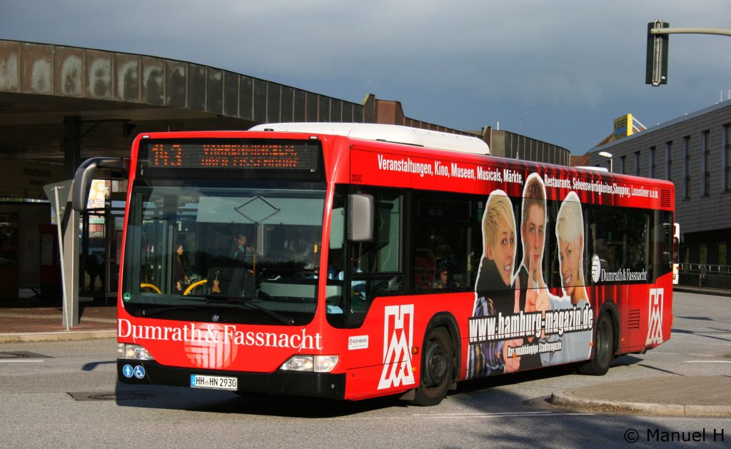 Hochbahn 2930 (HH HN 2930) mit Werbung fr Dumrath und Fassnacht.
Aufgenommen am ZOB Harburg, 2.9.2010.