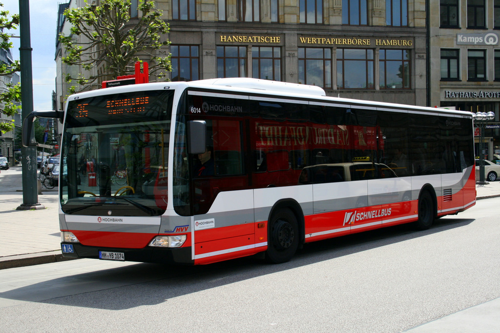 Hochbahn 6014 am 21.Juni 2010 am Rathausmarkt