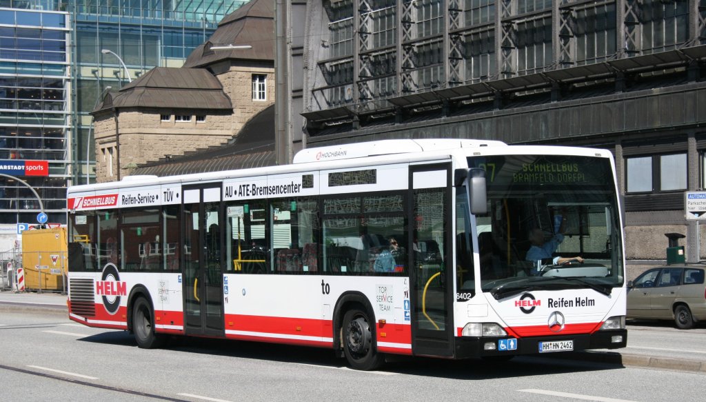 Hochbahn 6402 (HH HN 2462) macht Werbung fr Reifen Helm.
Hamburg HBF, 17.6.2010.
