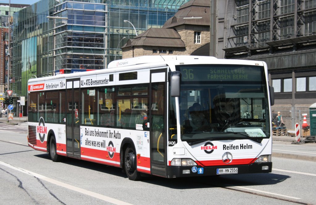 Hochbahn 6406 (HH HN 2556) macht Werbung fr Reifen Helm.
Hamburg HBF, 17.6.2010.