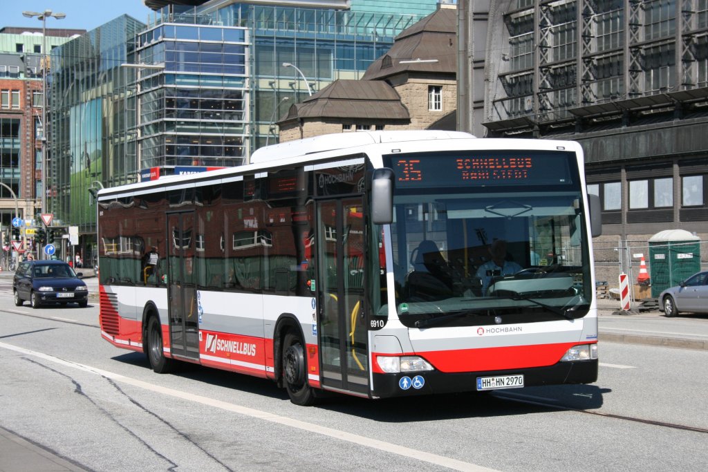 Hochbahn 6910 (HH HN 2970).
Hamburg HBF, 17.6.2010.