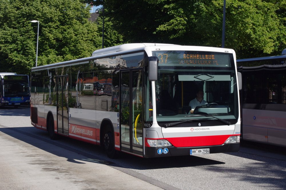 Hochbahn 6920 am 7.Juli 2010 am ZOB