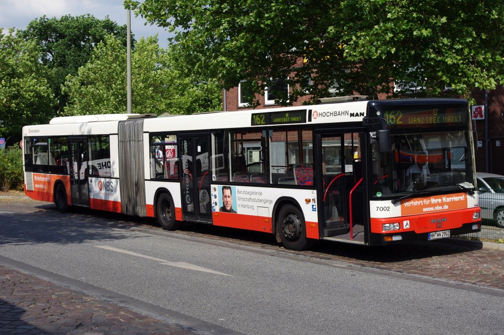 Hochbahn 7002 am 15.Juli 2010 am Bf.Rahlstedt