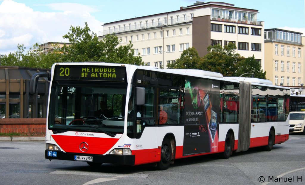 Hochbahn 7008 (HH WW 2908) mit TB fr Motorola.
Aufgenommen am ZOB Altona, 2.9.2010.