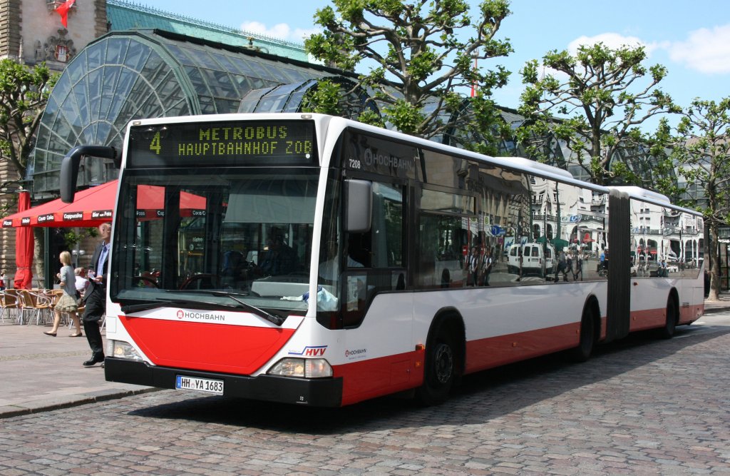 Hochbahn 7208 (HH YA 1683).
Hamburg Rathausmarkt, 17.6.2010.