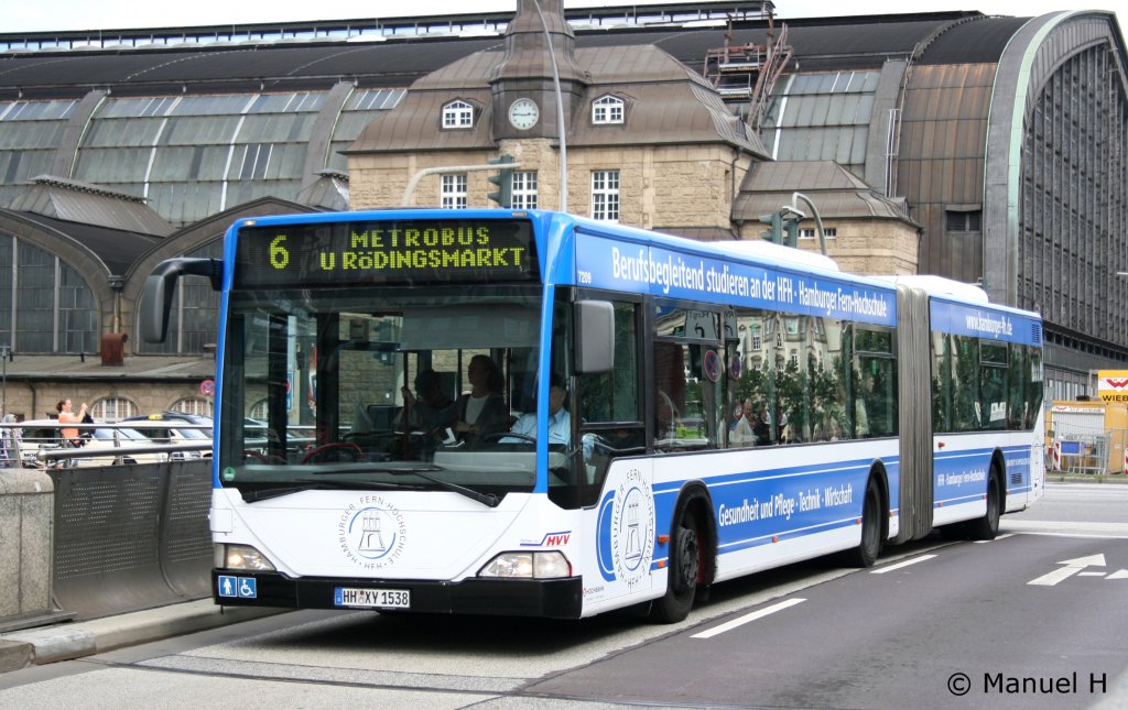 Hochbahn 7209 (HH XY 1538) mit Werbung fr die Fh-Hamburg.
Aufgenommen am HBF Hamburg, 2.9.2010.