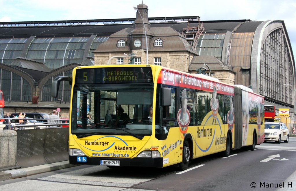 Hochbahn 7405 (HH HN 2475) mit Werbung fr Smartlearn.
