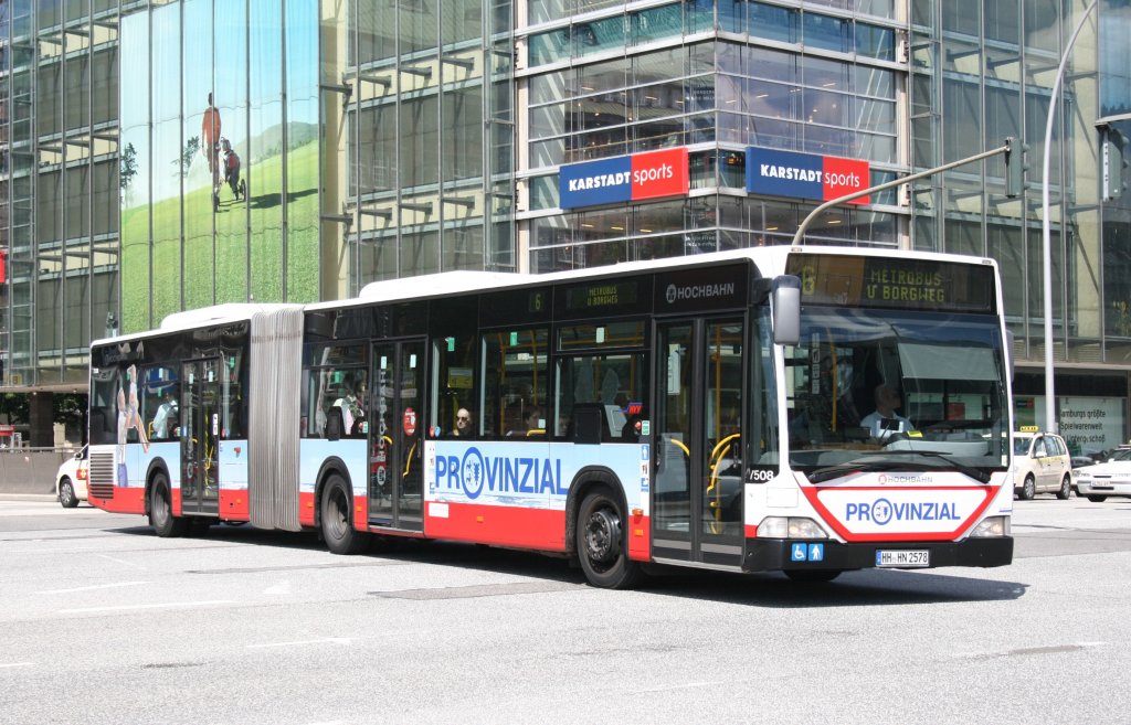 Hochbahn 7508 (HH HN 2578) macht Werbung fr Provinzial.
Hamburg HBF, 17.6.2010.
