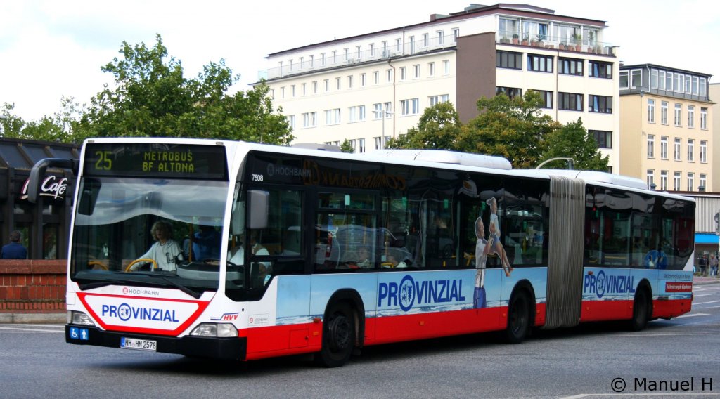 Hochbahn 7508 (HH HN 2578) mit Werbung fr die Provinzial Versicherung.
Aufgenommen am ZOB Altona, 2.9.2010.