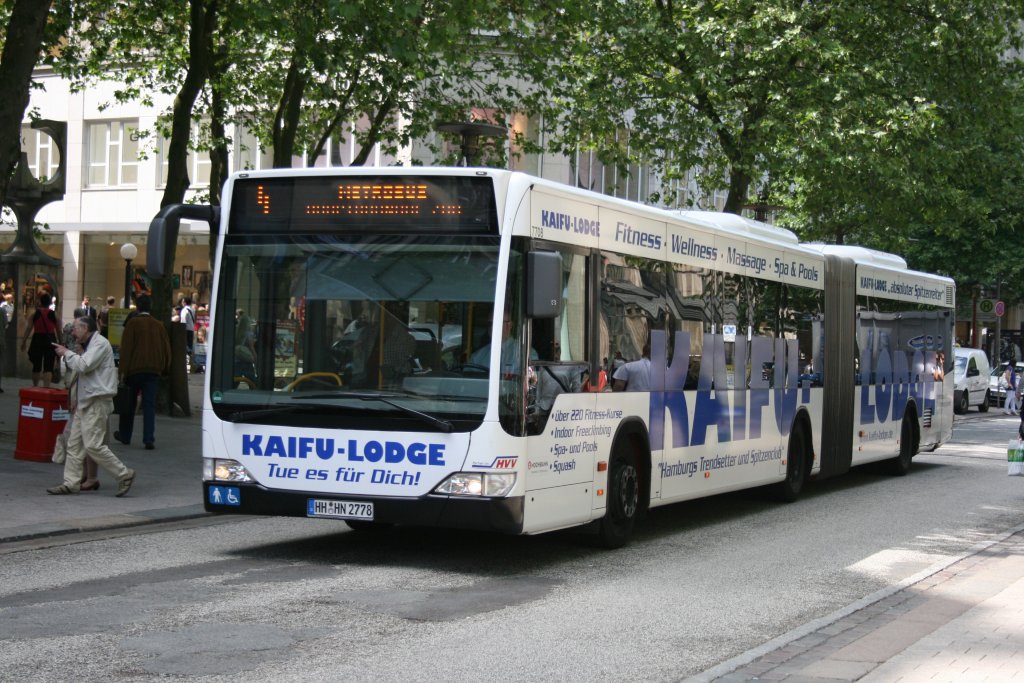 Hochbahn 7708 (HH HN 2778) macht Werbung fr Kaifu Lodge.
Hamburg Mnckebergstr. 17.6.2010.