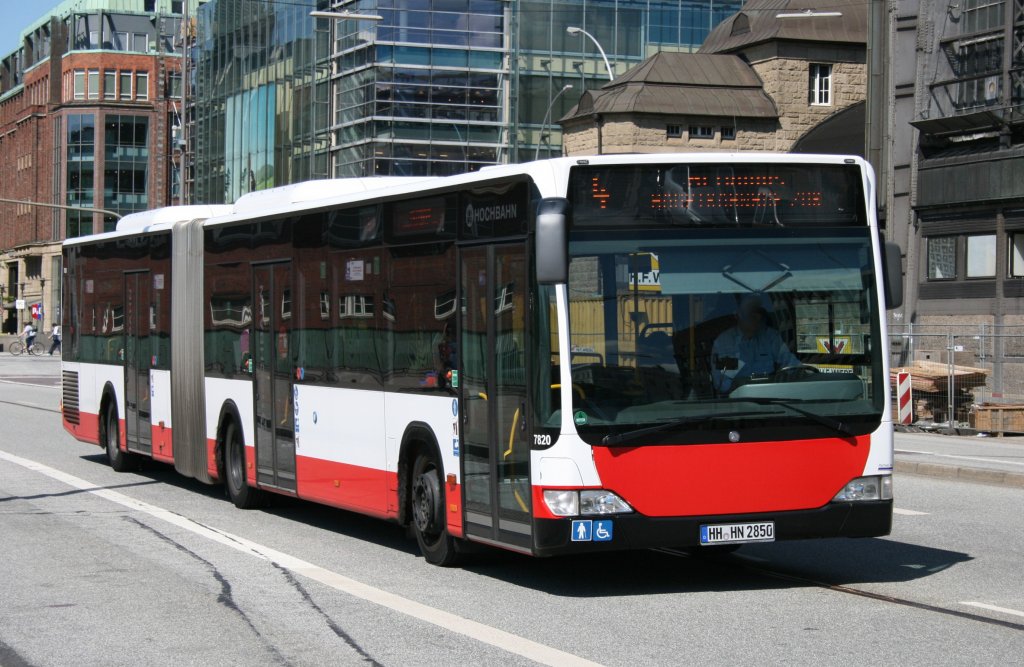 Hochbahn 7820 (HH HN 2850).
Hamburg HBF, 17.6.2010.