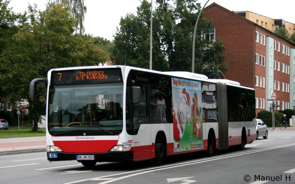 Hochbahn 7823 (HH HN 2853) mit TB fr Kinderberraschung.
Aufgenommen am ZOB Barmbek, 2.9.2010.