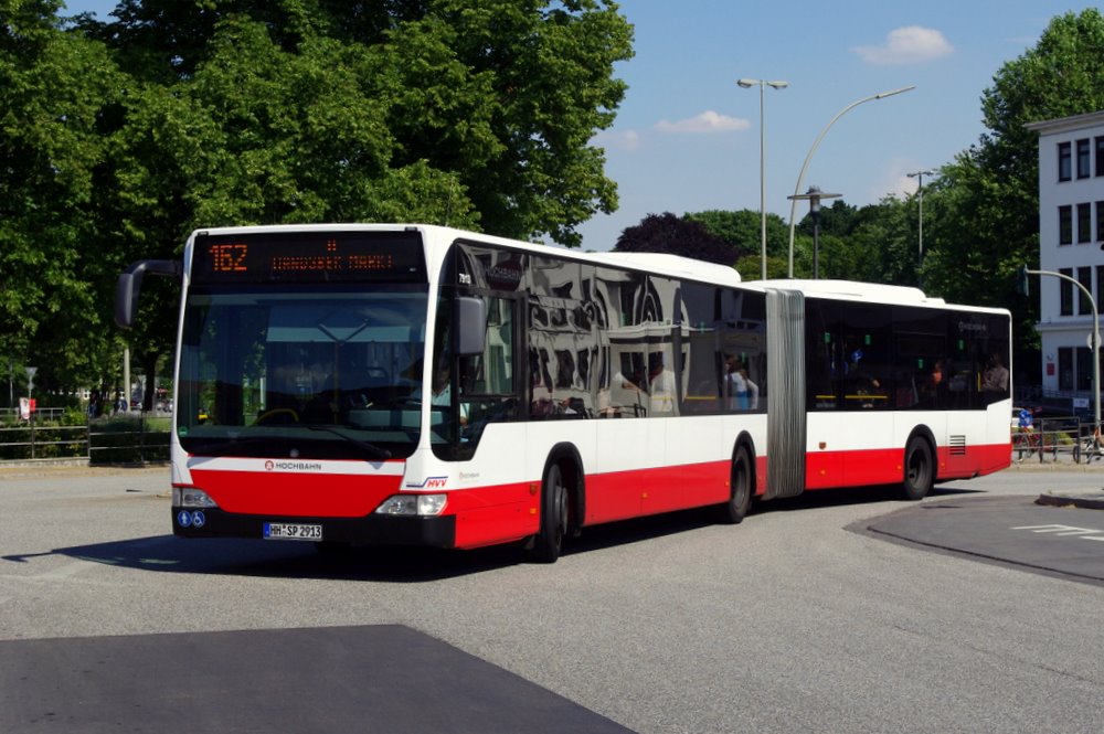 Hochbahn 7913 am 13.Juli 2010 in Wandsbek Markt.