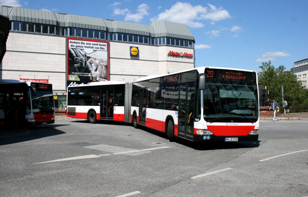 Hochbahn 7920 (HH SP 2920).
Hamburg Altona Bahnhof, 17.6.2010.