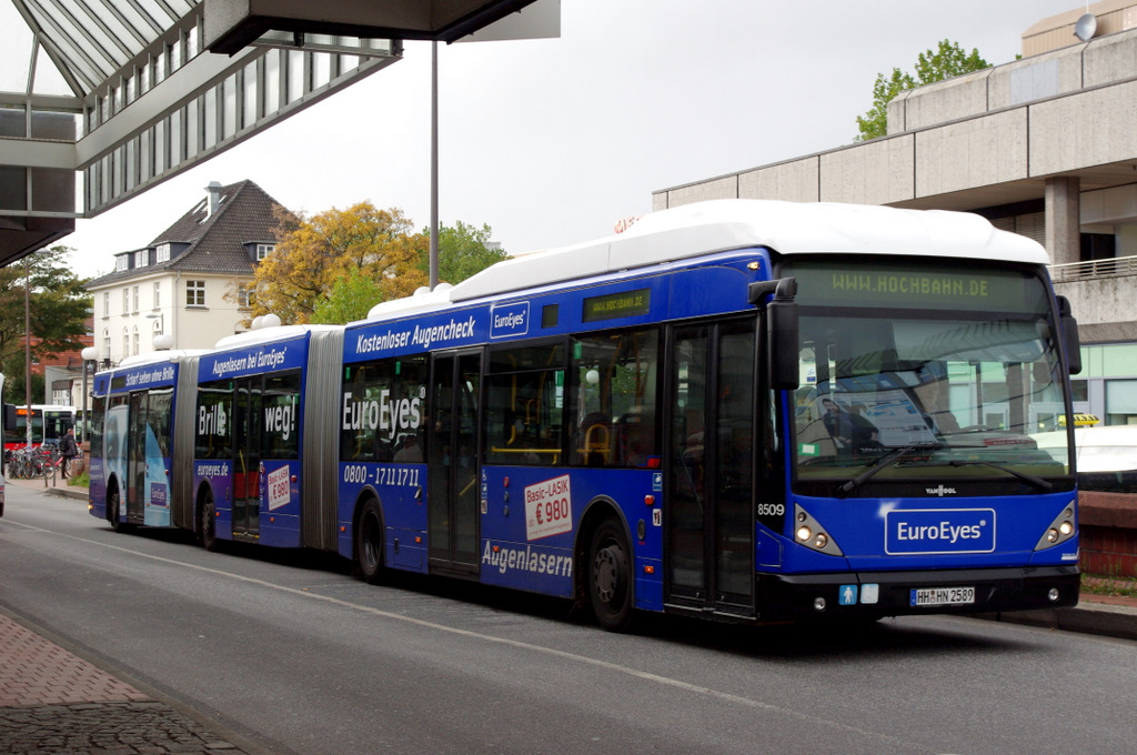 Hochbahn 8509 am 20.Oktober 2010 auf der der Busanlage Altona. Der Bus ist wenige Tage spter mit nem kapitalen Motorschaden liegengebleiben.