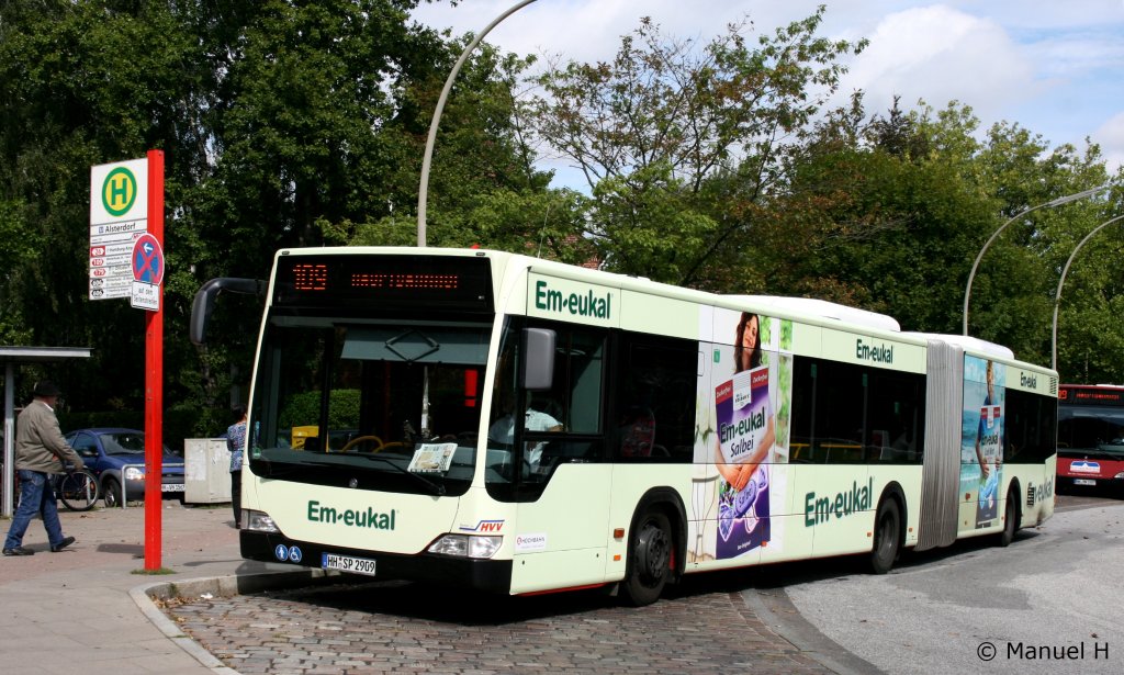 Hochbahn (HH SP 2909) mit Werbung fr Em.Eukal.
Aufgenommen in Alsterdorf, 21.8.2010.
